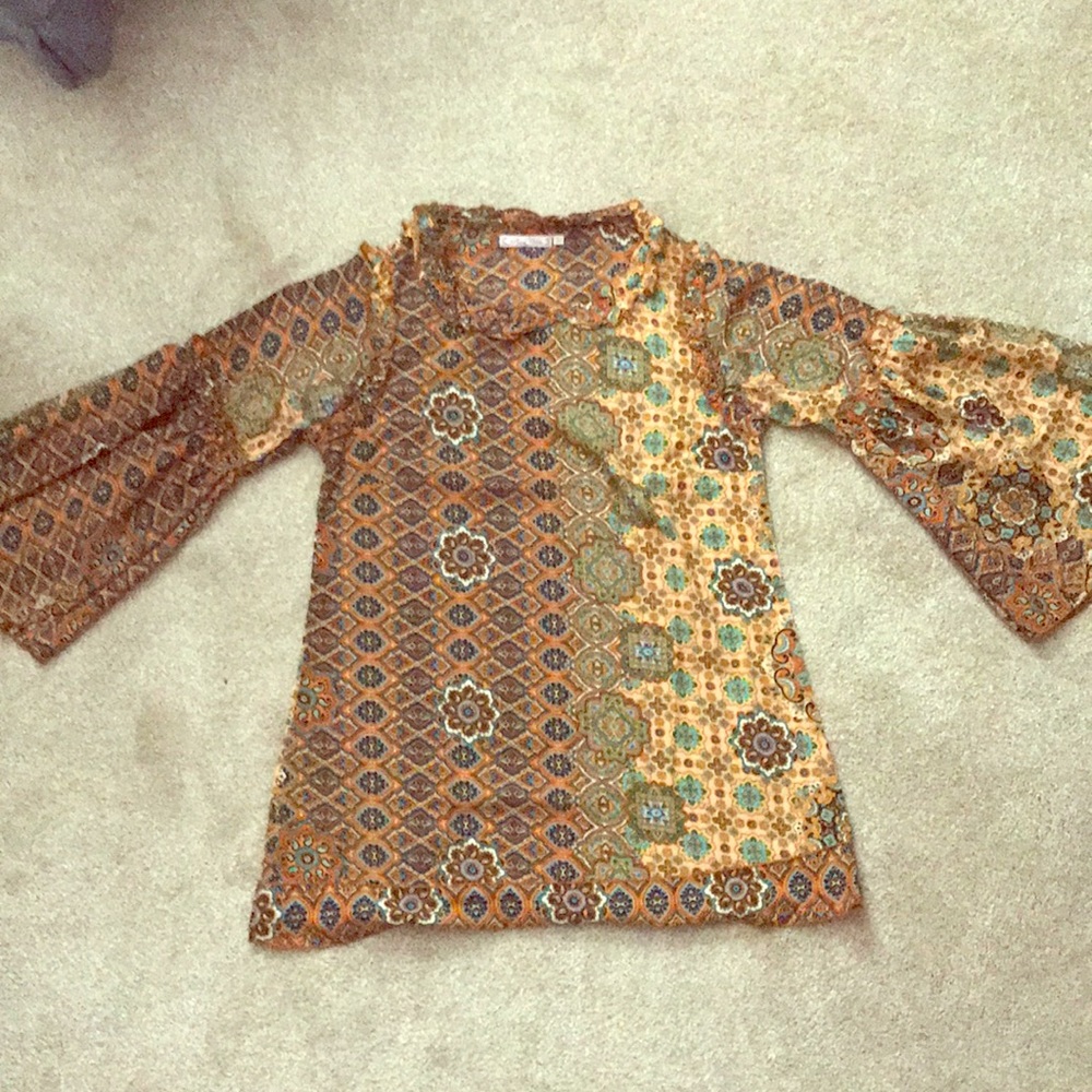 Bell sleeved tunic top